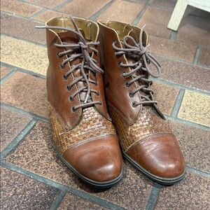 SANDERS vintage lace up booties